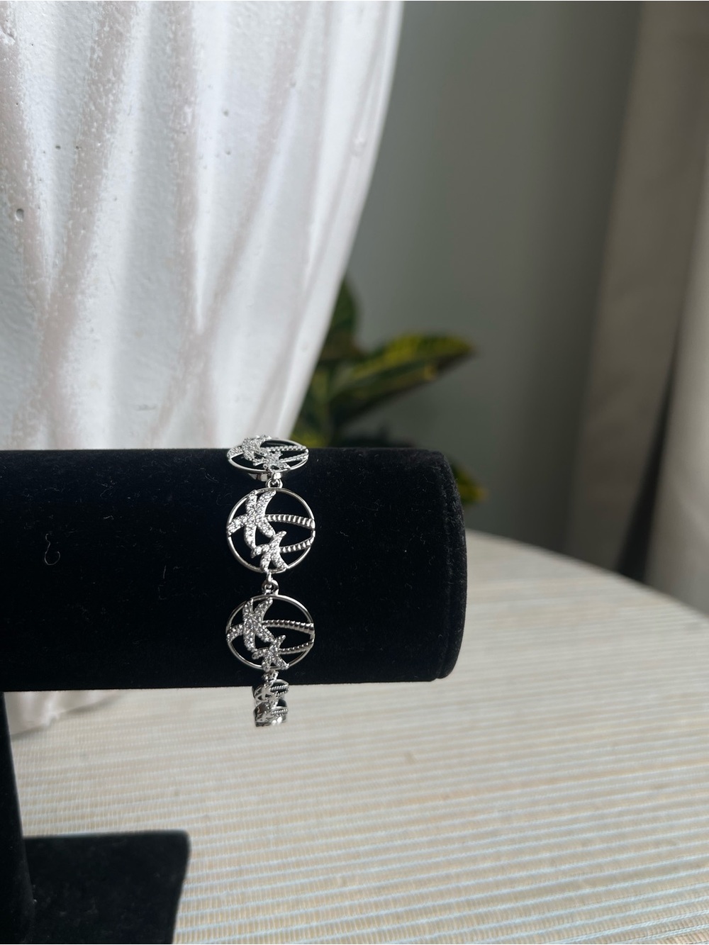 Round Silver accent with pavé palm trees Link Bracelet